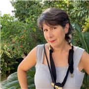 Con 20 años de experiencia laboral en el Reino Unido y una educación a nivel de máster, me especializo en la formación de adultos y jóvenes en inglés académico, de negocios y conversacion.